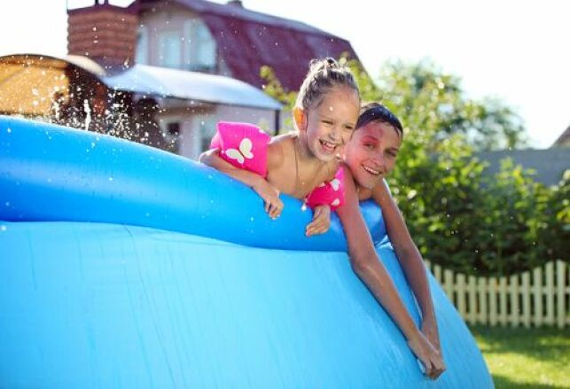 La piscine boudin est économique et facile à installer. Elle fera la joie des petits et grands dans le jardin pendant l'été.