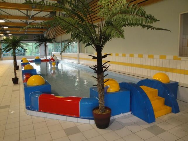 La piscine de Dompierre sur Besbre propose des activités pour les enfants.