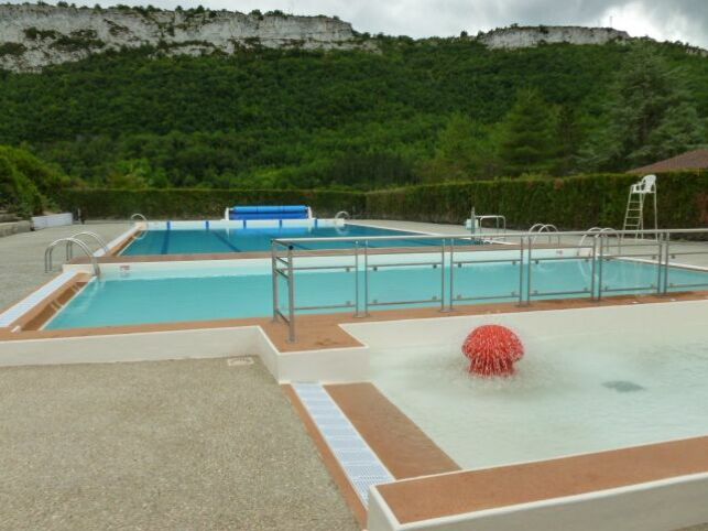 La piscine de St Antonin Noble Val