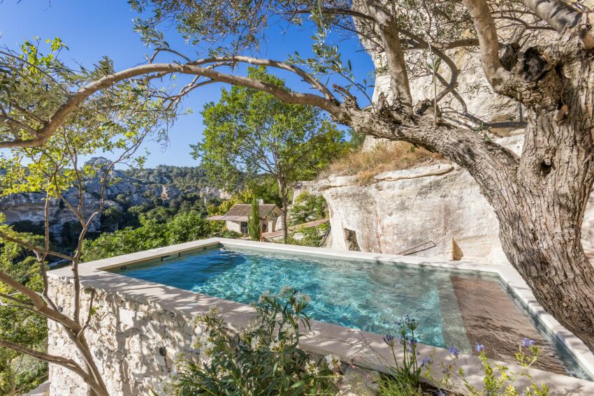 La piscine devait ne pas être visible depuis la commune de Baux-de-Provence&nbsp;&nbsp;