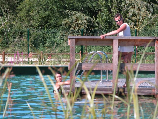 La piscine du Parc-en-ciel à Lacapelle-Biron est une piscine biologique de plein air.