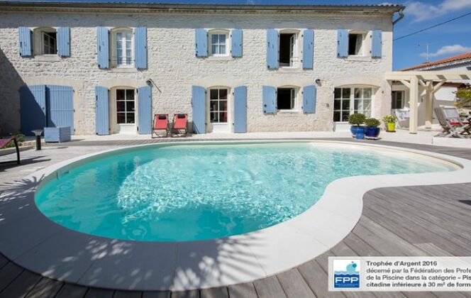 La piscine Emma, primée dans la catégorie “Piscine citadine inférieurs à 30m² de forme libre“ © Waterair