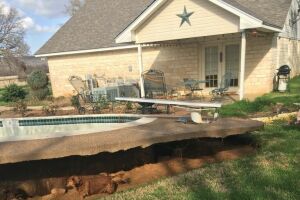 Une piscine enterrée se transforme accidentellement en piscine hors-sol 