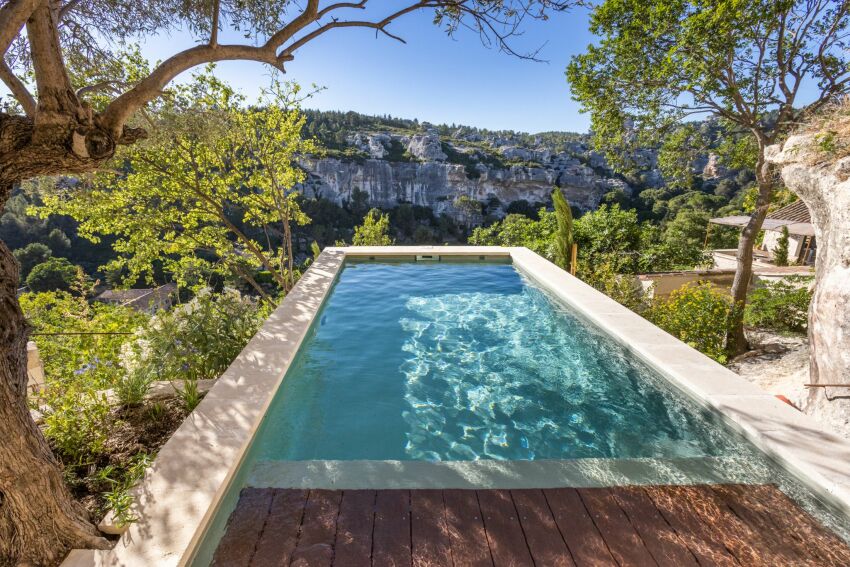 La piscine est chauffée et couverte d'un volet immergé&nbsp;&nbsp;