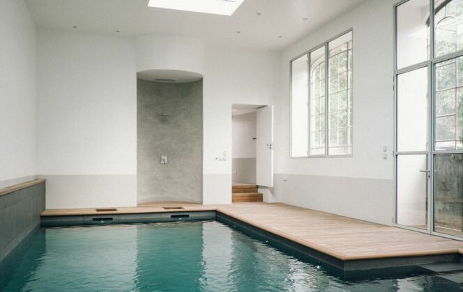 La piscine intérieure installée dans l'ancienne orangerie du XIXe siècle © Eliel Arnold