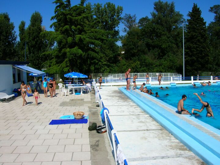 La piscine municipale de Grenade. La piscine municipale de Grenade.
