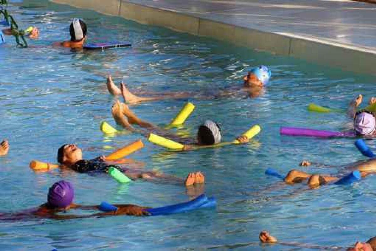 Gymenist Poids de cheville et de poignet étanches avec sangle ajustable, idéal pour la natation et toutes les activités de sports nautiques (1 lb