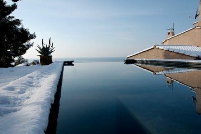 La remise en route d'une piscine au sel après l'hivernage