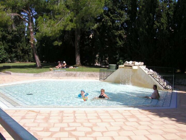 La pataugeoire de la piscine de Maussane les Alpilles La pataugeoire de la piscine de Maussane les Alpilles