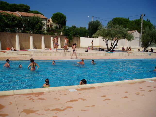 La piscine de Creissan possède un bassin de natation de 25 m découvert.