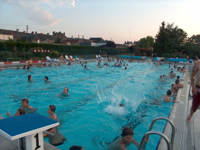 La piscine de Pré-en-Pail est ouverte tout l'été.