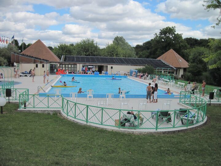 La piscine de Valençay propose des kanoës -kayaks pour les enfants. La piscine de Valençay propose des kanoës -kayaks pour les enfants.