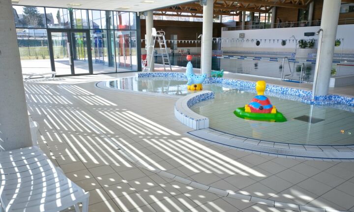 La piscine et la pataugeoire du centre aqua récréatif à Egletons La piscine et la pataugeoire du centre aqua récréatif à Egletons