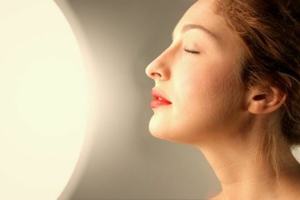 La lampe à UV pour le visage ou le solarium visage : effet bonne mine  garanti