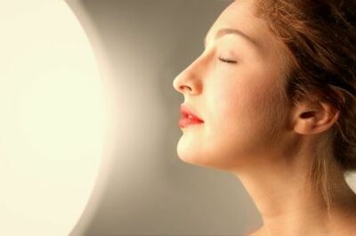 La lampe à UV pour le visage ou le solarium visage : effet bonne mine garanti