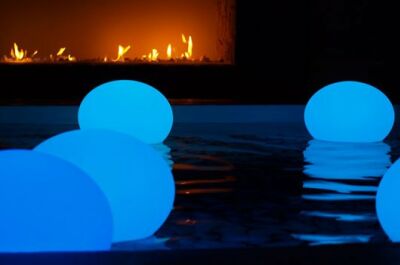 Une lampe flottante dans votre piscine : adoptez l’éclairage design