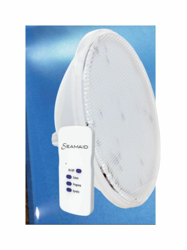La lampe LED PAR56 de SeaMaid a été développée pour une répartition de la lumière parfaite, harmonieuse et non aveuglante dans votre piscine. 