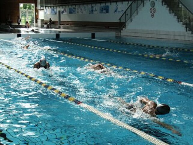 Le bassin olympique d'Epinal est équipée de plusieurs couloirs de nage.