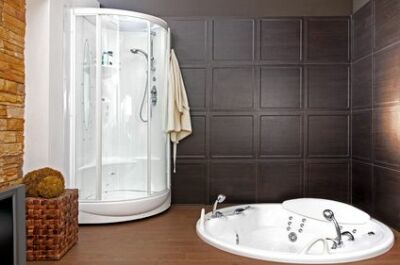 Une douche jacuzzi (cabine hydromassante) dans votre salle de bain