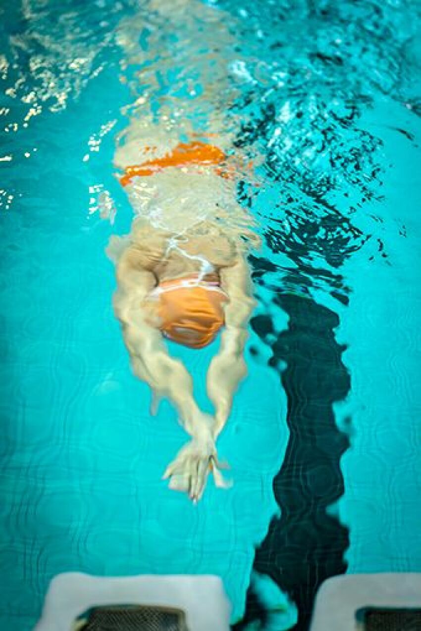 Le courant puissant et large généré par les systèmes de nage à contre-courant de BINDER convient parfaitement aux exercices de rééducation.&nbsp;&nbsp;