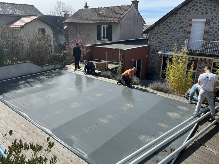 Le fabricant de couvertures et d'équipements sur-mesure APF Pool Design renforce sa proximité avec les professionnels de la piscine sur le terrain&nbsp;&nbsp;