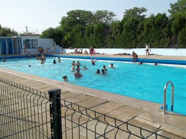 Le grand bassin de la piscine de Cléon d'Andran