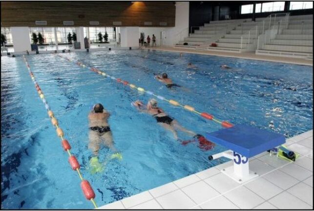 Le grand bassin de natation de la piscine