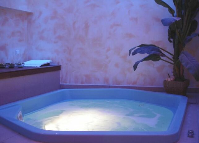 Le jacuzzi du spa Beaut'Elégance à Mouvaux