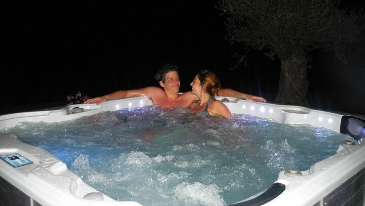 Le jacuzzi du spa "Relais de l'Alsou" à Labastide en Val Le jacuzzi du spa "Relais de l'Alsou" à Labastide en Val