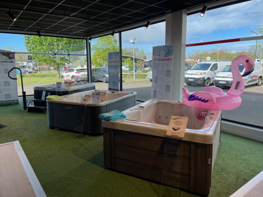 Le magasin Piscines Ibiza du Mans propose également dans son showroom une gamme de spas américains, européens et asiatiques&nbsp;&nbsp;