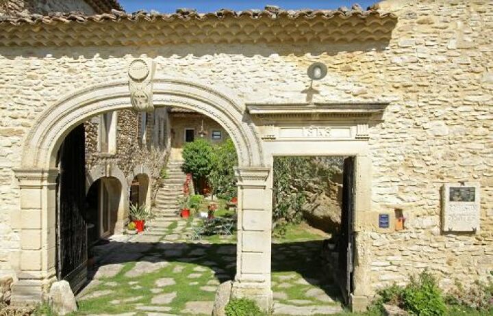 Le Mas de la Roche à Montbrison-sur-Lez Le Mas de la Roche à Montbrison-sur-Lez