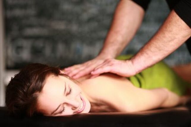 Le massage relaxant permet d'évacuer stress et fatigue