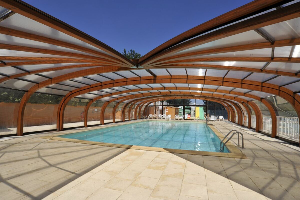 SOLDES 2024 : Bâche de piscine Vidaxl Dôme de piscine 440 x 220 cm pas cher