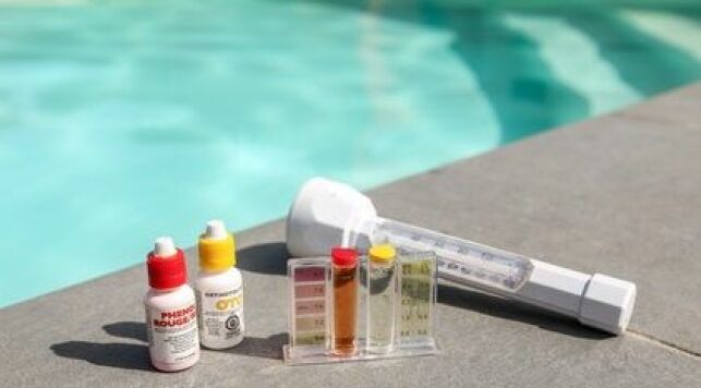 Le rouge de phénol pour mesurer le pH d'une piscine