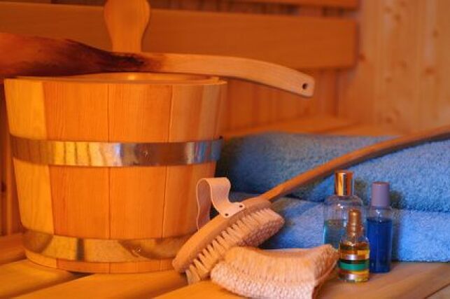 Le sauna portable permet de profiter des bienfaits du bain de vapeur à domicile à moindre coût.