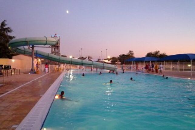 Le toboggan aquatique de la piscine municipale à Mejannes le Clap