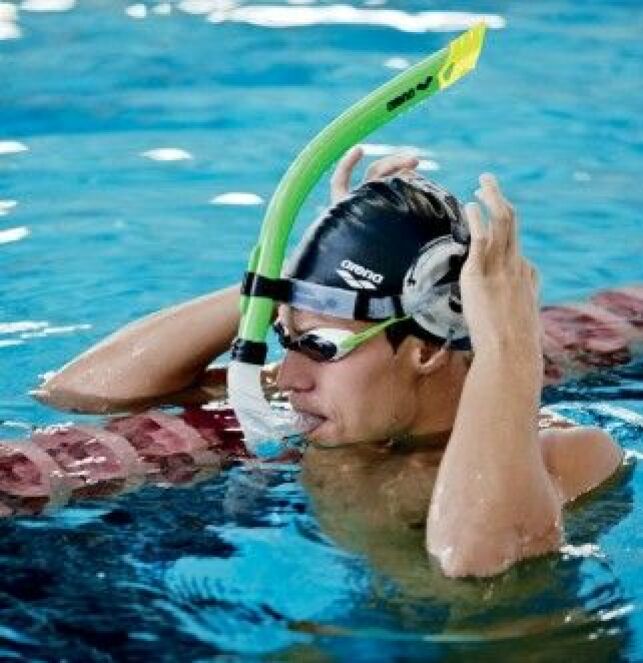 Le tuba, un accessoire de natation pour améliorer sa position dans l'eau. 