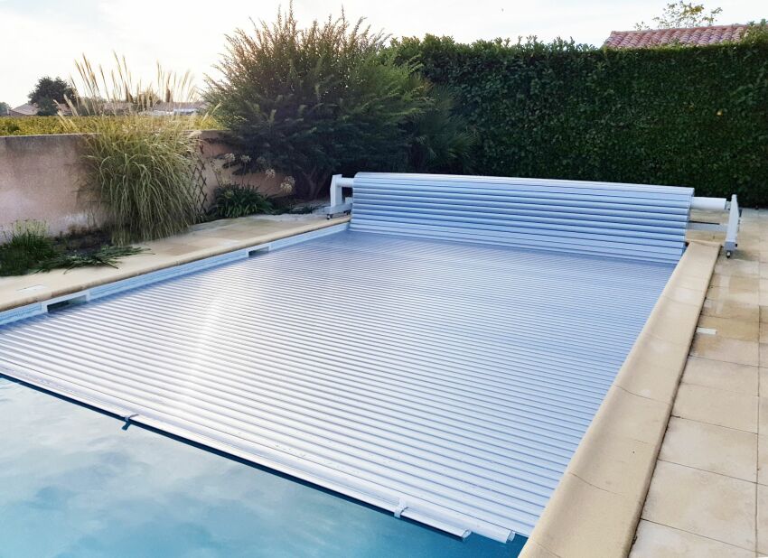 Le volet de piscine en lames polycarbonate : une couverture ultra-résistante&nbsp;&nbsp;