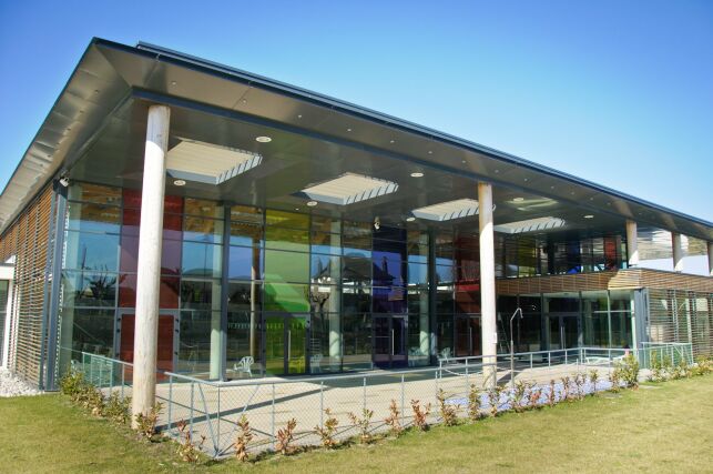 Le bâtiment du centre aqua récréatif d'Egletons