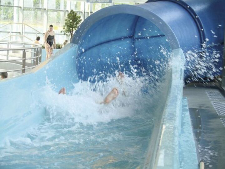 Le toboggan de la piscine de Sainte Anne sur Brivet Le toboggan de la piscine de Sainte Anne sur Brivet