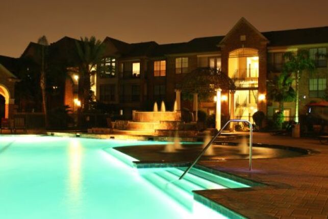 Les ampoules LED pour piscine permettent d'économiser de l'électricité.