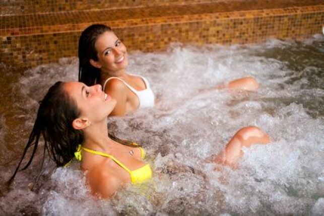 Les bains à remous favorisent la relaxation par le relâchement des muscles. 