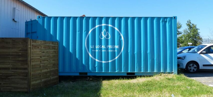 Les bureaux et l'atelier sont installés dans un container de cargo revalorisé.&nbsp;&nbsp;