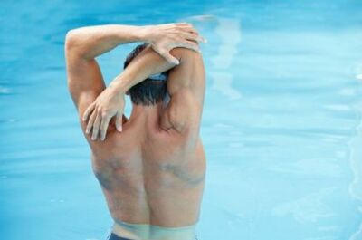 Les différentes parties du corps à échauffer avant de nager