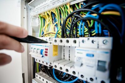 Les habilitations électriques pour les professionnels de la piscine