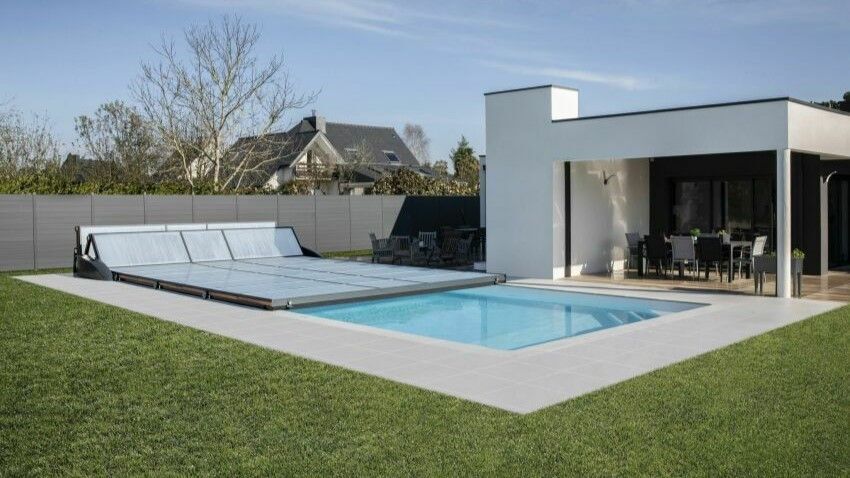 Les innovations technologiques visent à rendre l'abri de piscine plus maniable et sécurisé&nbsp;&nbsp;