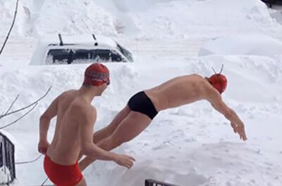 Une équipe de natation canadienne s'entraîne dans la neige ! 