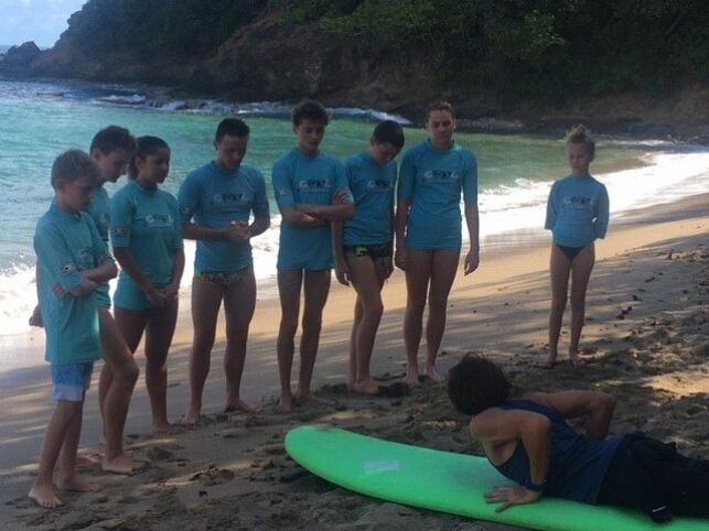 Les nageurs ont pu s'initier à la pratique du surf.