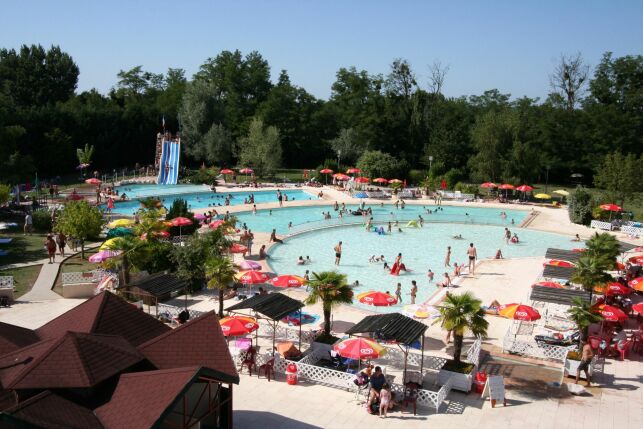 Les piscines de l'Aqua Park Junior Land à Saint-Laurent-des-Vignes