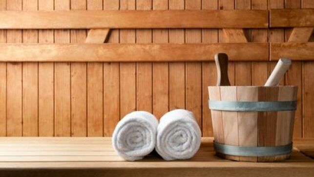 Les produits d'entretien du sauna sont spécifiques au matériau utilisé : le bois.